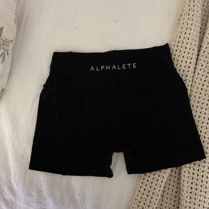 Alphalete R6 Short - Black